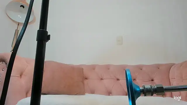 Melaniie Hill online show from May 20, 2026, 3:51 pm