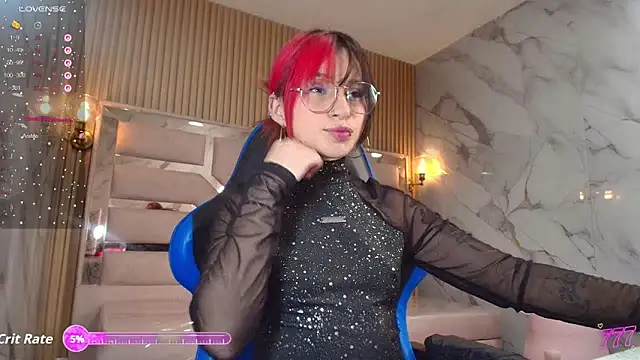 Snapshot of Moon_Red_r chatting on April 26, 2026, 12:36 pm Moon Red r online show from April 26, 2026, 12:36 pm