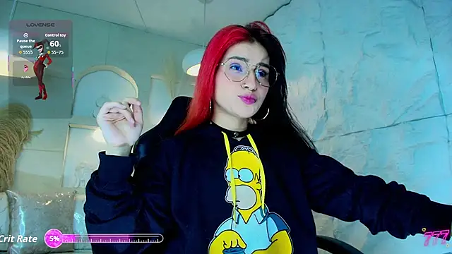 Snapshot of Moon_Red_r chatting on April 27, 2026, 7:45 pm Moon Red r online show from April 27, 2026, 7:45 pm