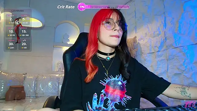 Snapshot of Moon_Red_r chatting on April 30, 2026, 7:31 pm Moon Red r online show from April 30, 2026, 7:31 pm