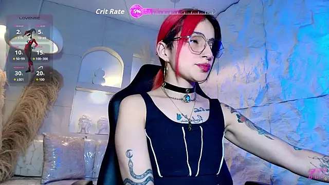 Snapshot of Moon_Red_r chatting on May 1, 2026, 8:02 pm Moon Red r online show from May 1, 2026, 8:02 pm