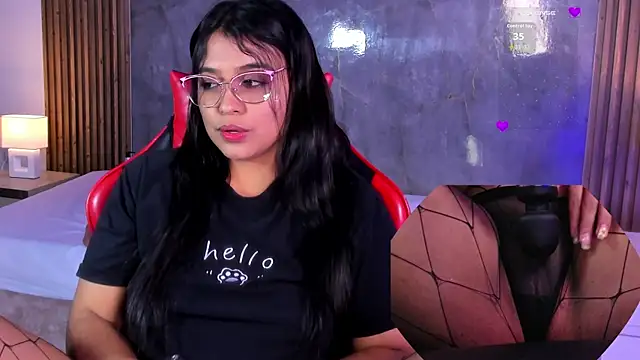 LuciaReid online show from April 29, 2026, 5:30 pm