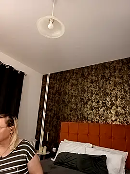 Snapshot of I_amVeronicle chatting on April 28, 2026, 2:27 am I amVeronicle online show from April 28, 2026, 2:27 am