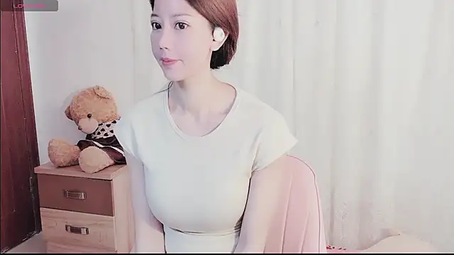 Victoria05031 online show from May 10, 2026, 5:12 am