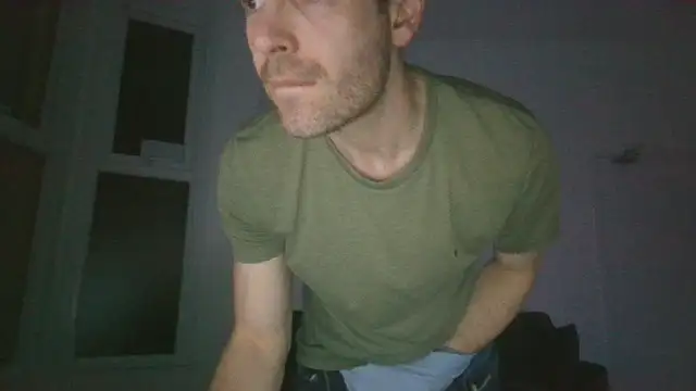 Snapshot of frenchbdmaninlondon chatting on April 18, 2026, 10:32 pm frenchbdmaninlondon online show from April 18, 2026, 10:32 pm