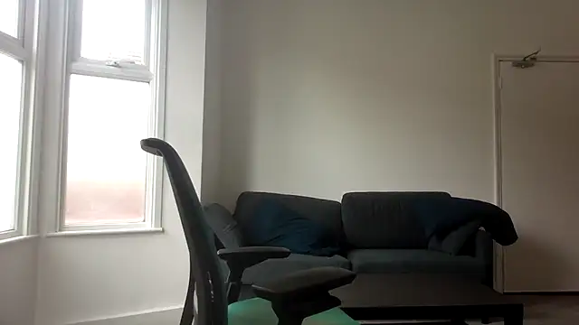 Snapshot of frenchbdmaninlondon chatting on May 3, 2026, 12:11 pm frenchbdmaninlondon online show from May 3, 2026, 12:11 pm