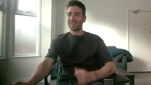 Snapshot of frenchbdmaninlondon chatting on May 6, 2026, 6:02 pm frenchbdmaninlondon online show from May 6, 2026, 6:02 pm