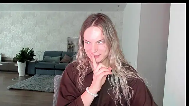milliKira006 online show from June 11, 2026, 1:31 pm