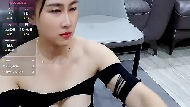 Snapshot of Yanzi-66 chatting on May 27, 2026, 2:03 pm Yanzi-66 online show from May 27, 2026, 2:03 pm