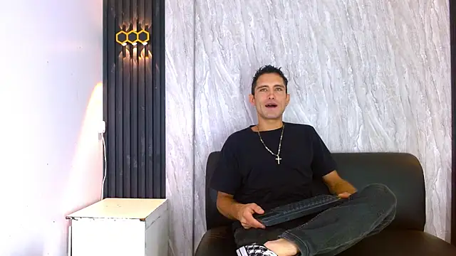 Snapshot of Andres_Colins1 chatting on May 24, 2026, 3:06 pm Andres Colins1 online show from May 24, 2026, 3:06 pm