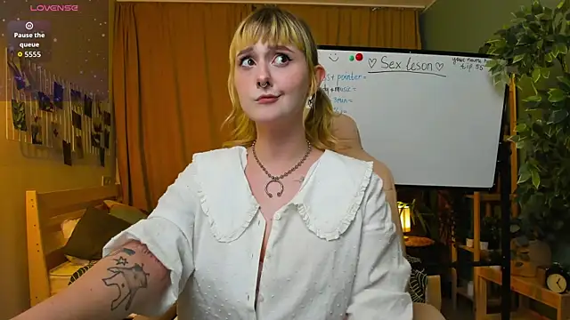 Emma Thomps online show from May 7, 2026, 2:22 pm