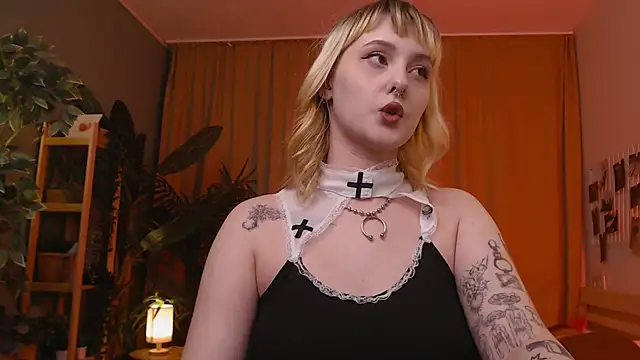 Emma Thomps online show from May 11, 2026, 2:45 pm