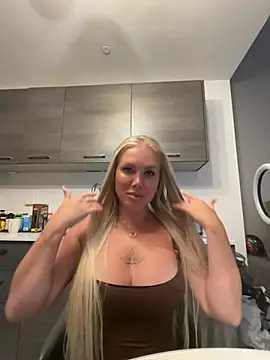 Snapshot of Karen_Luxe chatting on June 4, 2026, 11:44 pm Karen Luxe online show from June 4, 2026, 11:44 pm