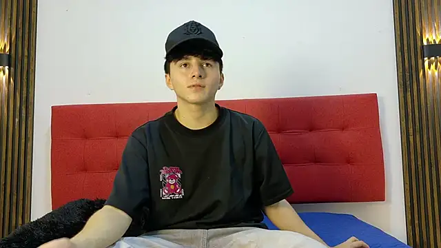 LunayDream online show from April 30, 2026, 11:16 am