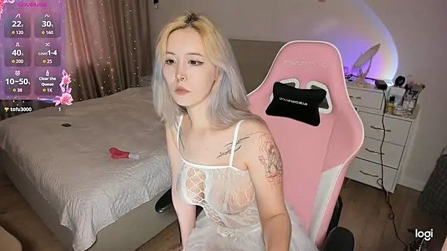 Snapshot of kitsuneari chatting on April 20, 2026, 1:36 pm kitsuneari online show from April 20, 2026, 1:36 pm