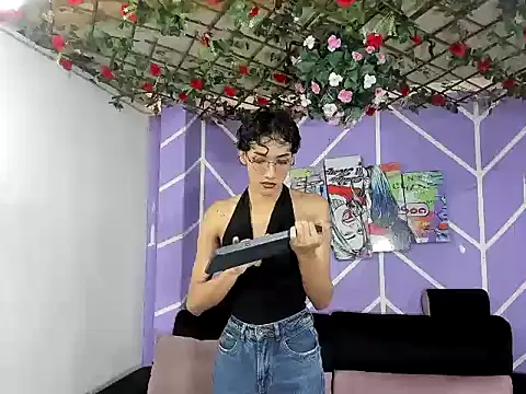 DAHNE HOT  online show from June 28, 2026, 12:44 pm