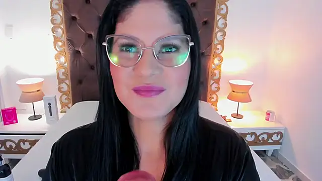 Snapshot of AlinaVegaa_ chatting on April 23, 2026, 7:49 pm AlinaVegaa online show from April 23, 2026, 7:49 pm