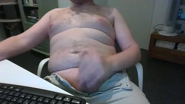 Snapshot of richard9718 chatting on April 18, 2026, 11:49 pm richard9718 online show from April 18, 2026, 11:49 pm