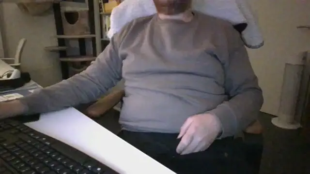 Snapshot of richard9718 chatting on May 6, 2026, 8:25 pm richard9718 online show from May 6, 2026, 8:25 pm