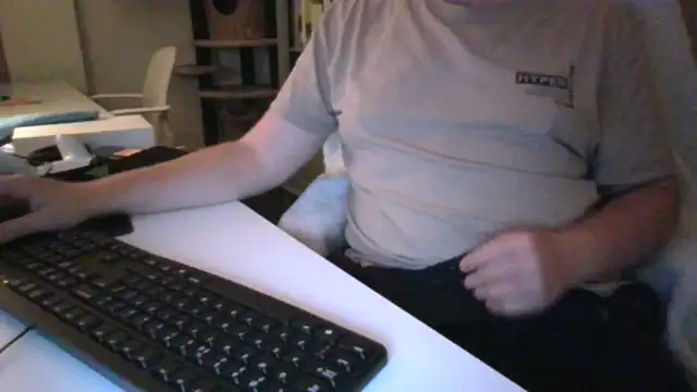 Snapshot of richard9718 chatting on May 9, 2026, 10:37 pm richard9718 online show from May 9, 2026, 10:37 pm