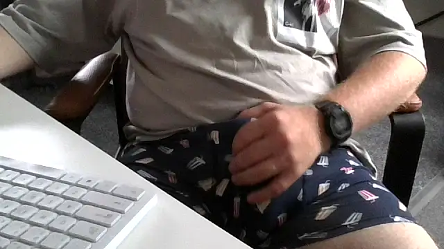 richard9718 online show from July 7, 2026, 3:49 pm