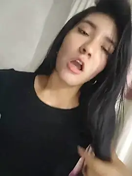 ninaavelvett online show from May 15, 2026, 2:07 am