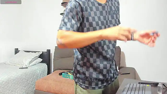 Teo Rave online show from May 17, 2026, 2:53 am