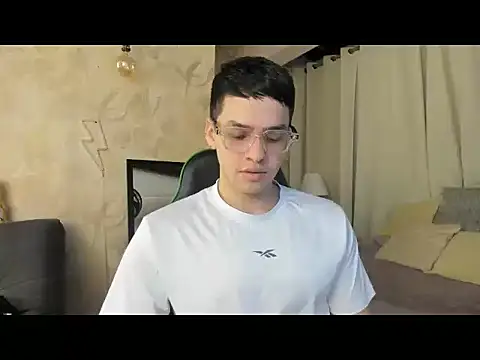 Snapshot of RONNY_COLTON chatting on April 28, 2026, 1:04 am RONNY COLTON online show from April 28, 2026, 1:04 am