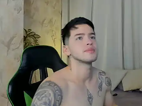 Snapshot of RONNY_COLTON chatting on May 3, 2026, 11:22 pm RONNY COLTON online show from May 3, 2026, 11:22 pm
