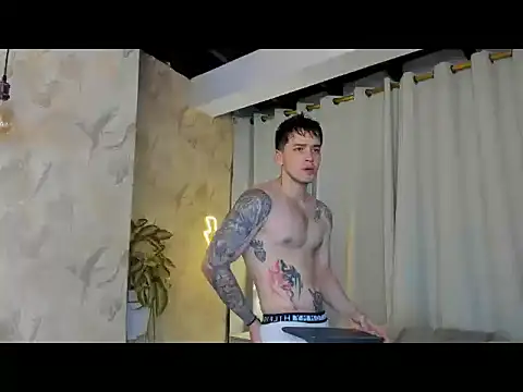 Snapshot of RONNY_COLTON chatting on May 7, 2026, 11:43 pm RONNY COLTON online show from May 7, 2026, 11:43 pm