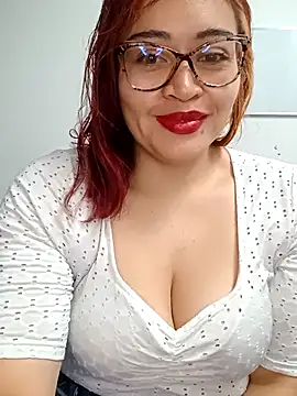 Snapshot of Amaranta-Luque chatting on May 2, 2026, 7:19 pm Amaranta-Luque online show from May 2, 2026, 7:19 pm