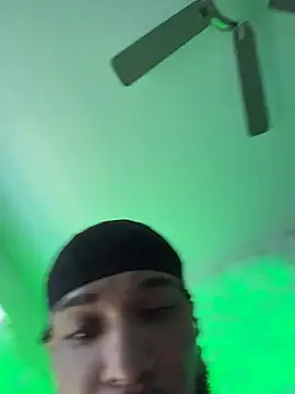 savagemomo online show from July 17, 2026, 4:01 pm