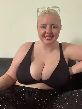 Princessnorth  online show from April 22, 2026, 4:08 pm