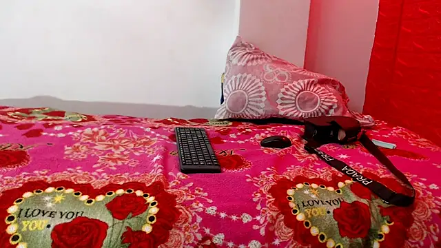 maidycute18 online show from May 14, 2026, 7:42 pm