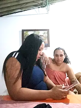 Snapshot of Dark_Honey_Duo chatting on May 7, 2026, 5:46 am Dark Honey Duo online show from May 7, 2026, 5:46 am