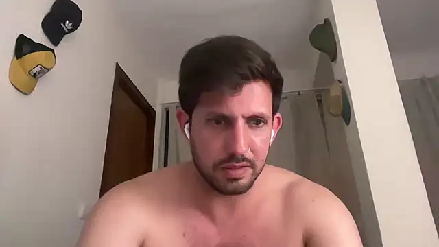 MathiasBellucci online show from May 19, 2026, 10:05 pm