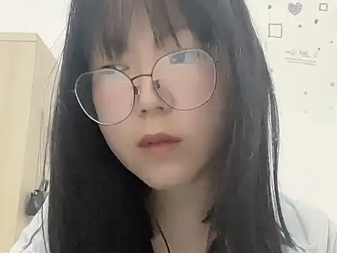 Snapshot of Belle-LL chatting on April 21, 2026, 11:38 am Belle-LL online show from April 21, 2026, 11:38 am