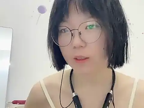 Snapshot of Belle-LL chatting on April 25, 2026, 2:36 pm Belle-LL online show from April 25, 2026, 2:36 pm