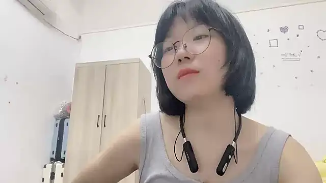 Snapshot of Belle-LL chatting on May 3, 2026, 2:56 pm Belle-LL online show from May 3, 2026, 2:56 pm