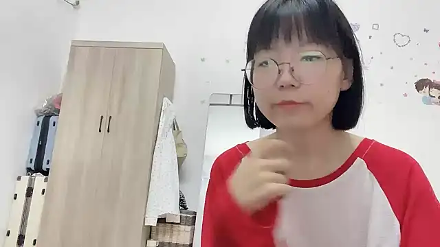 Snapshot of Belle-LL chatting on May 11, 2026, 4:04 pm Belle-LL online show from May 11, 2026, 4:04 pm