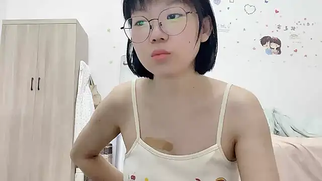 Snapshot of Belle-LL chatting on May 14, 2026, 5:47 am Belle-LL online show from May 14, 2026, 5:47 am