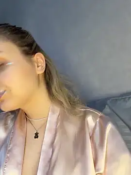 AmeliaLux online show from May 14, 2026, 2:40 am