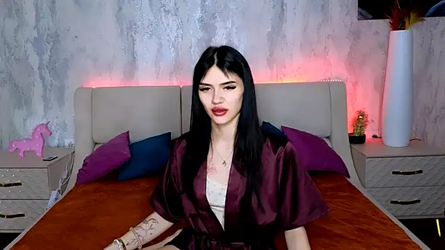 Holly Beck online show from May 25, 2026, 12:16 am