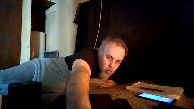 Nightshade1195 online show from May 13, 2026, 4:04 pm
