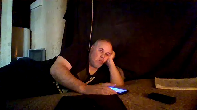 Nightshade1195 online show from May 18, 2026, 8:25 pm