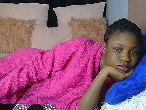 julianaa19 online show from April 28, 2026, 4:56 pm
