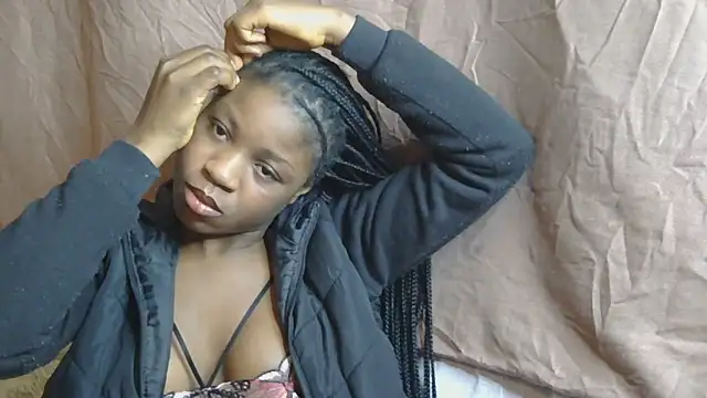 julianaa19 online show from May 14, 2026, 2:18 am