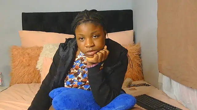 julianaa19 online show from May 20, 2026, 4:57 pm