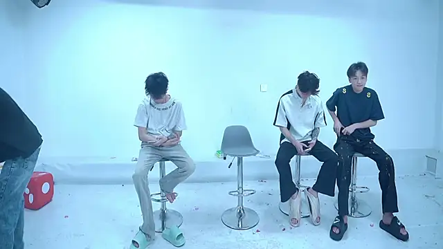 Snapshot of Woshididimen- chatting on May 7, 2026, 1:05 pm Woshididimen- online show from May 7, 2026, 1:05 pm