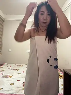 lucy-698 online show from May 7, 2026, 1:38 pm